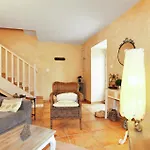 2 Bedroom Lovely In Σπίτι διακοπών *