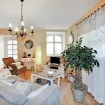 2 Bedroom Lovely In Σπίτι διακοπών *