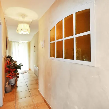 2 Bedroom Lovely In * Saint-Jean-du-Bruel