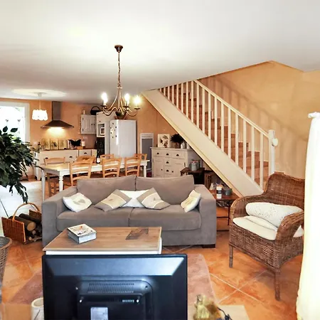 2 Bedroom Lovely In